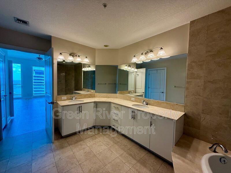 Luxury Riverfront Living at The Peninsula at St. Johns Center property image
