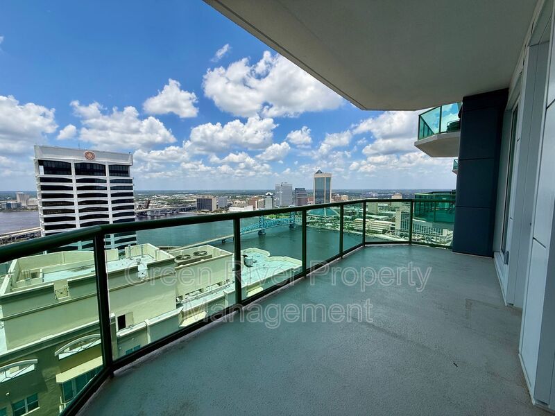 Luxury Riverfront Living at The Peninsula at St. Johns Center property image