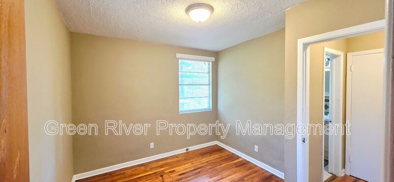 Quiet 2 Bedroom Retreat Available Now – Pets Welcome! property image