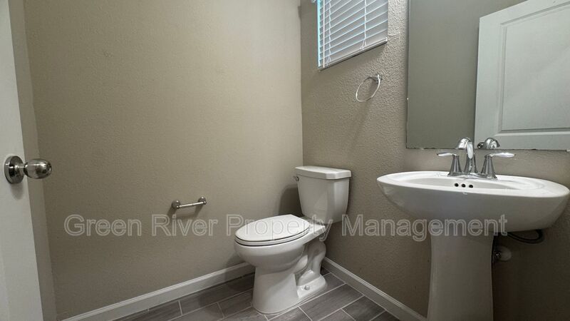 Modern 3BR Townhome in Desirable Longleaf Community!! property image
