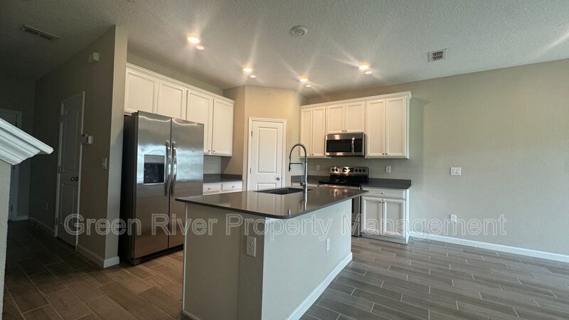 Modern 3BR Townhome in Desirable Longleaf Community!! property image