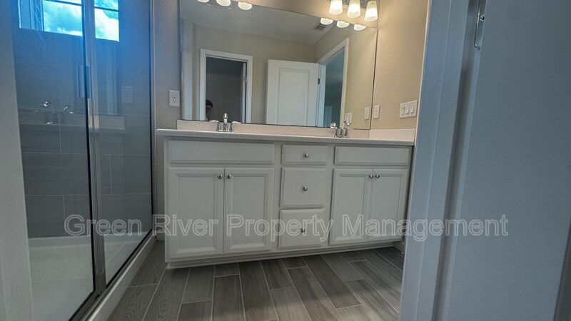 Modern 3BR Townhome in Desirable Longleaf Community!! property image