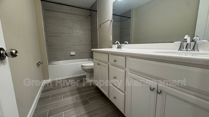 Modern 3BR Townhome in Desirable Longleaf Community!! property image