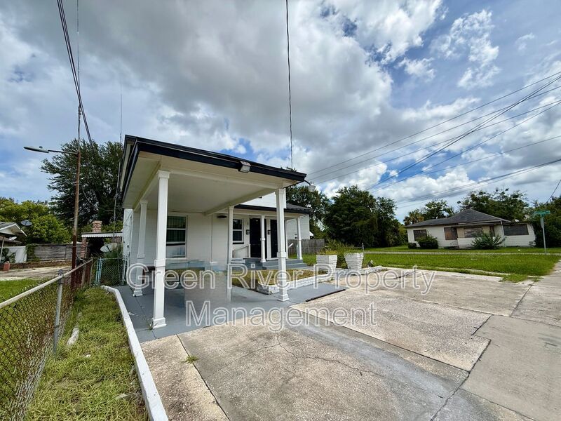 Charming 3-Bedroom Home with Water Included property image