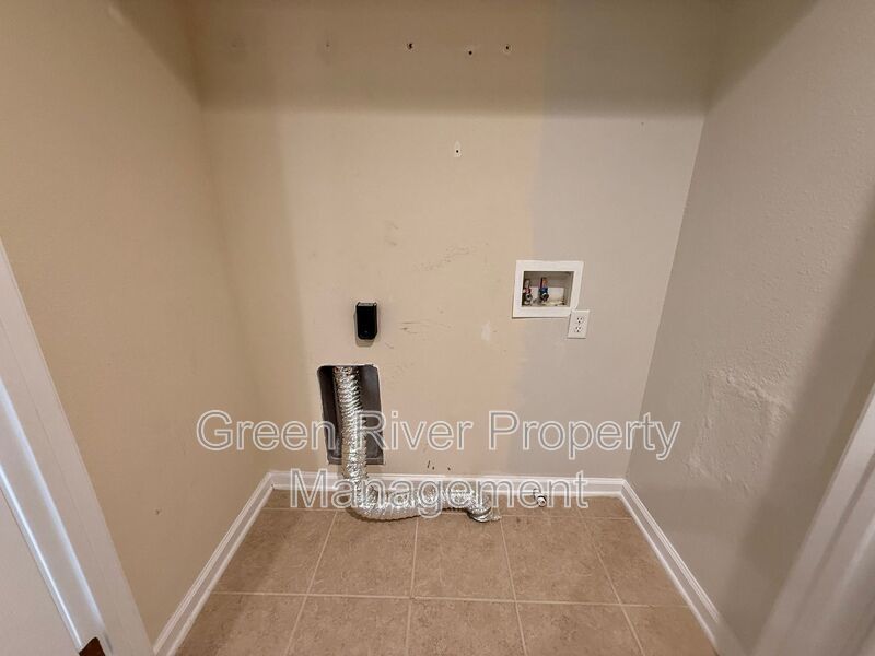 Charming Villa with Community Amenities in Lake Ridge Villas North property image