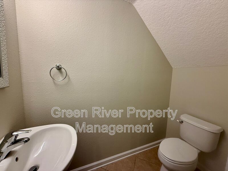 Charming Villa with Community Amenities in Lake Ridge Villas North property image