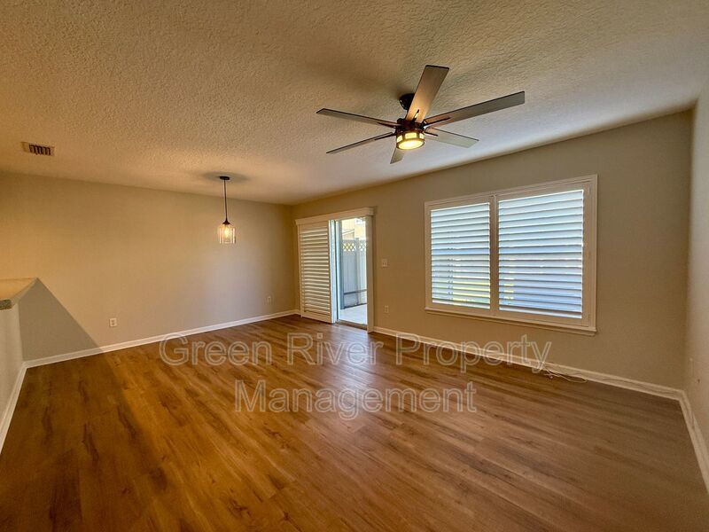 Charming Villa with Community Amenities in Lake Ridge Villas North property image