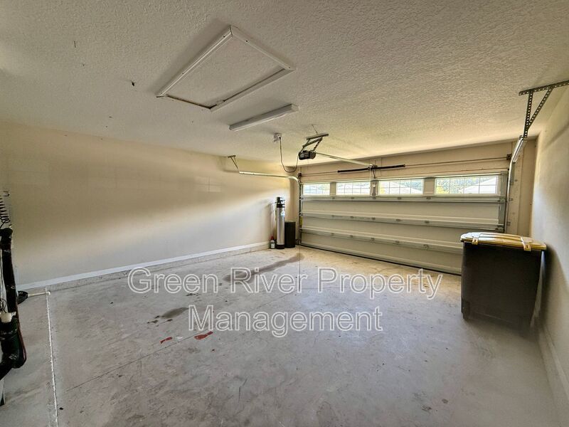 Pet friendly 4-bedroom, 2-bathroom home in the Twin Hills community! property image