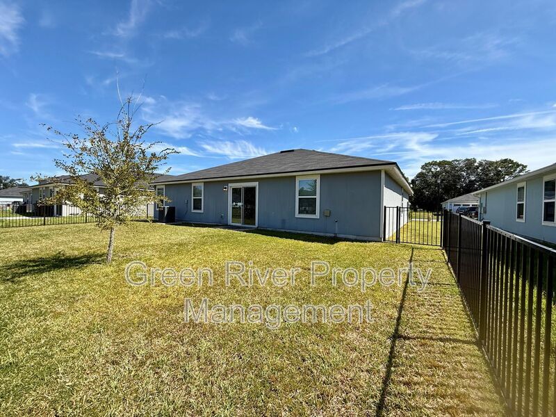 Pet friendly 4-bedroom, 2-bathroom home in the Twin Hills community! property image