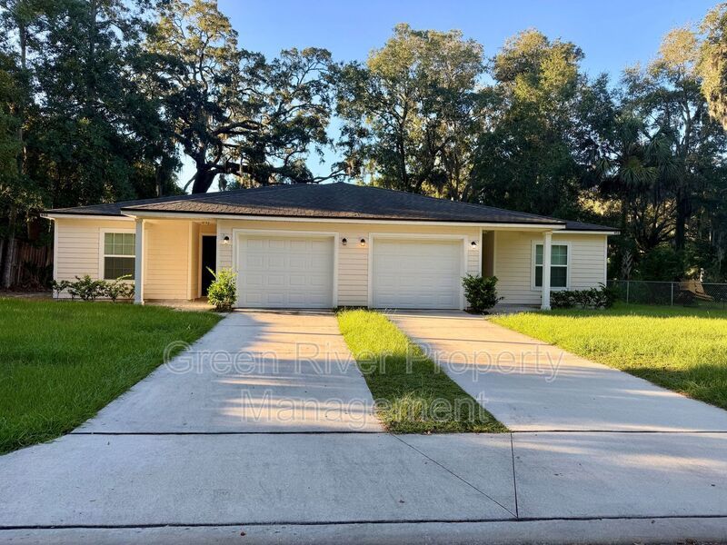 Charming 2-Bedroom Duplex with Garage & Room to Spread Out! property image