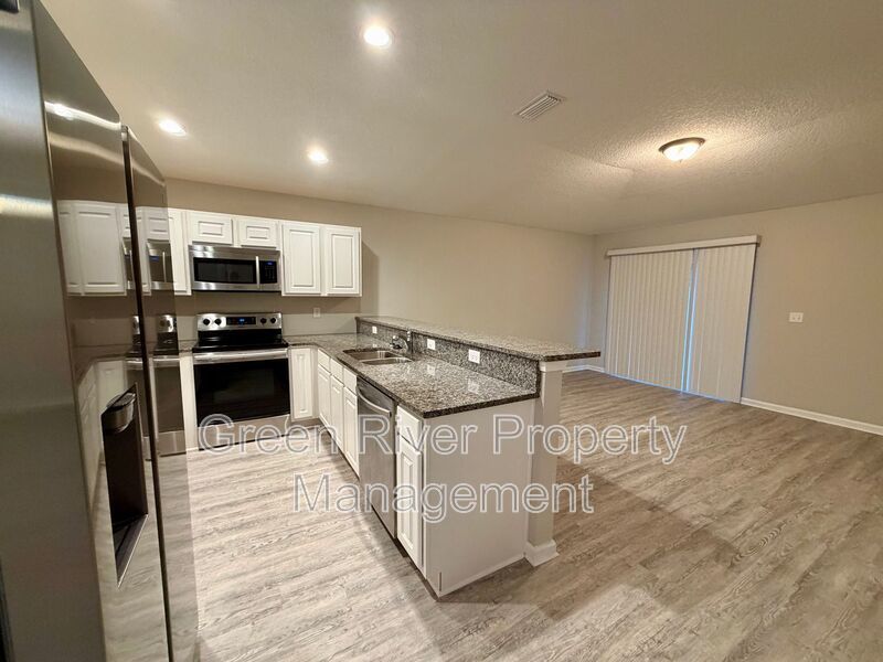 Charming 2-Bedroom Duplex with Garage & Room to Spread Out! property image