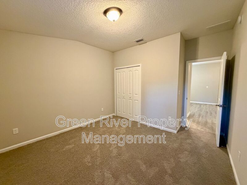 Charming 2-Bedroom Duplex with Garage & Room to Spread Out! property image