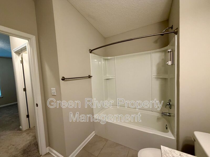 Charming 2-Bedroom Duplex with Garage & Room to Spread Out! property image