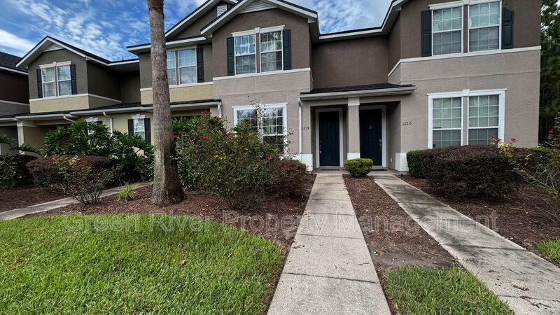 Spacious 3-Bedroom Townhome in Oakleaf Plantation with Screened Porch & Resort-Style Amenities property image