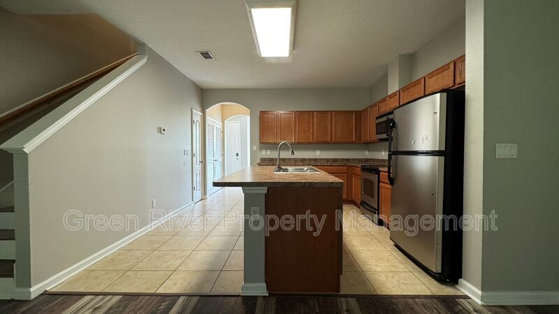 Spacious 3-Bedroom Townhome in Oakleaf Plantation with Screened Porch & Resort-Style Amenities property image