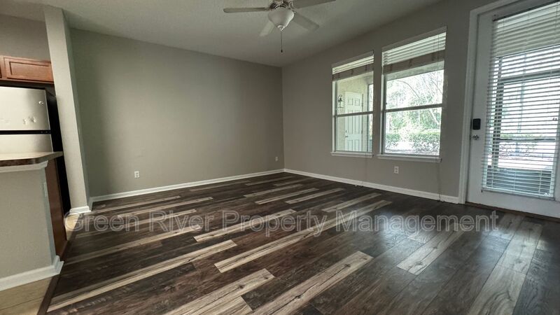 Spacious 3-Bedroom Townhome in Oakleaf Plantation with Screened Porch & Resort-Style Amenities property image