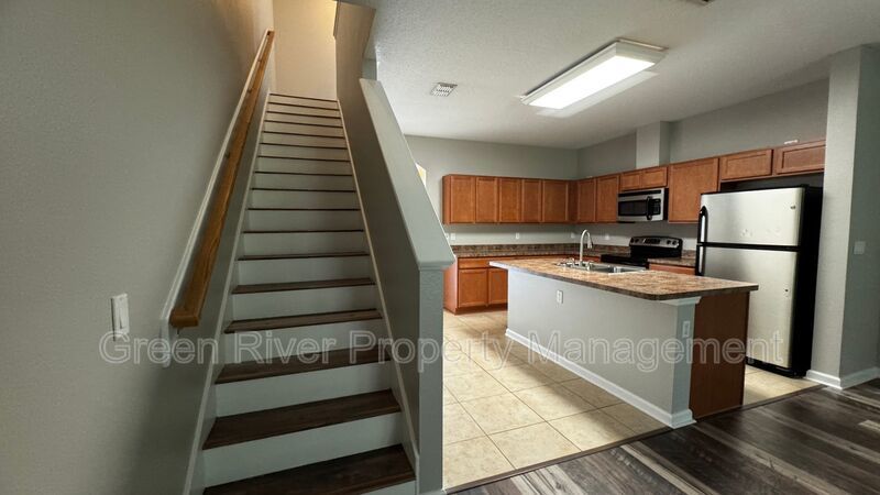 Spacious 3-Bedroom Townhome in Oakleaf Plantation with Screened Porch & Resort-Style Amenities property image