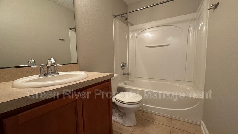 Spacious 3-Bedroom Townhome in Oakleaf Plantation with Screened Porch & Resort-Style Amenities property image