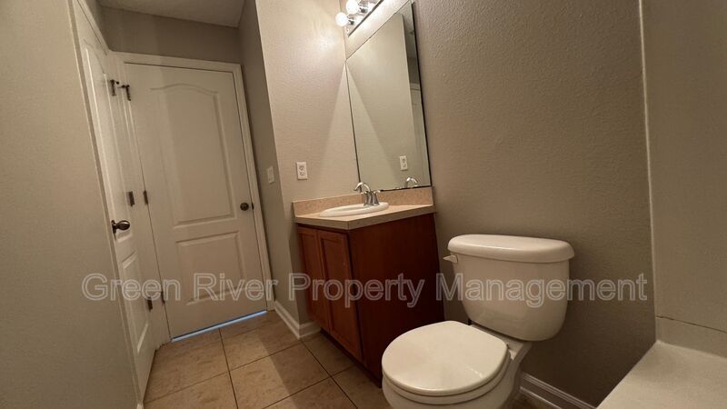 Spacious 3-Bedroom Townhome in Oakleaf Plantation with Screened Porch & Resort-Style Amenities property image