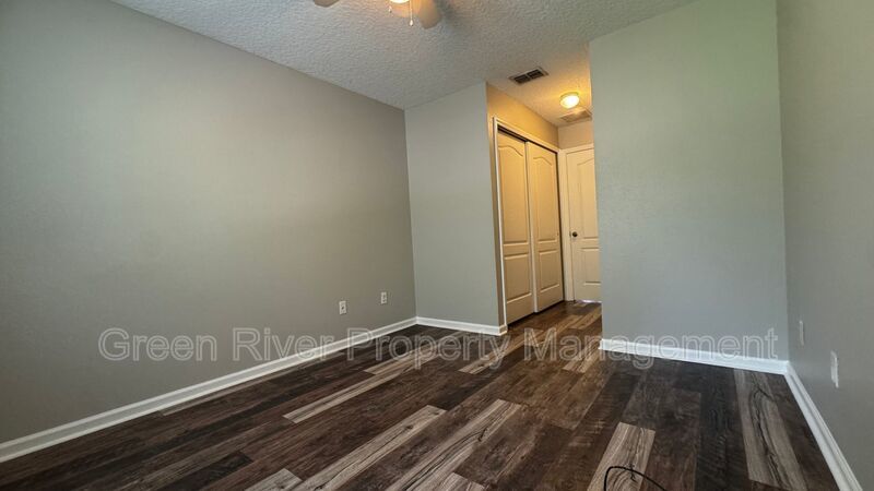 Spacious 3-Bedroom Townhome in Oakleaf Plantation with Screened Porch & Resort-Style Amenities property image