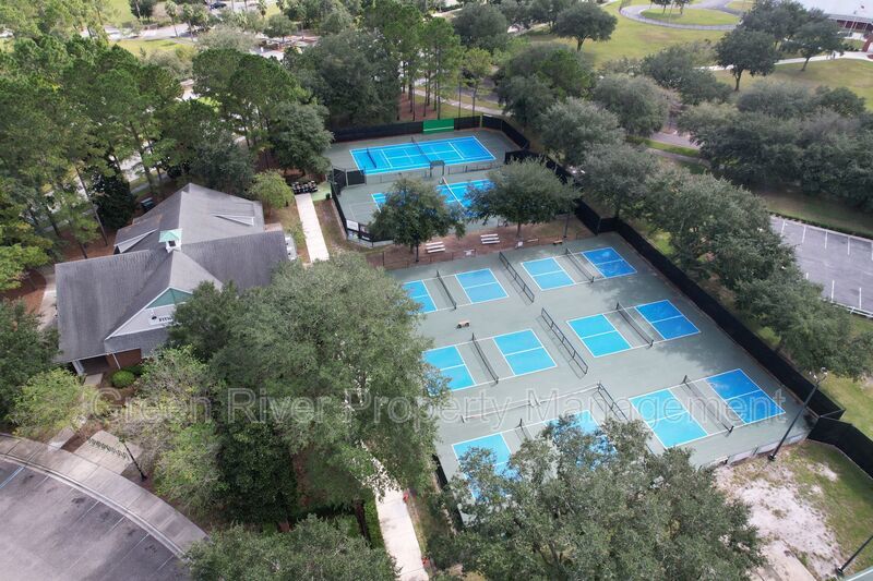Spacious 3-Bedroom Townhome in Oakleaf Plantation with Screened Porch & Resort-Style Amenities property image