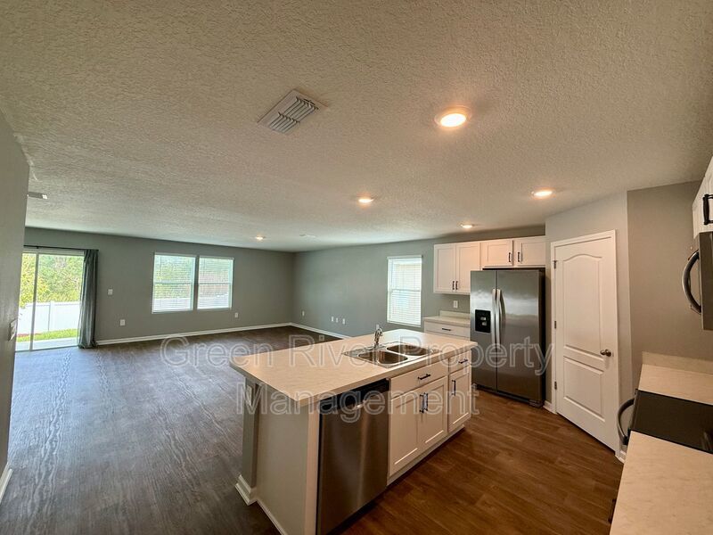 Spacious 4-Bedroom Home in Desirable Cross Creek Community property image