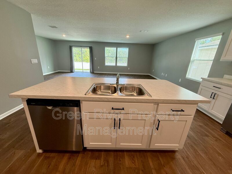 Spacious 4-Bedroom Home in Desirable Cross Creek Community property image