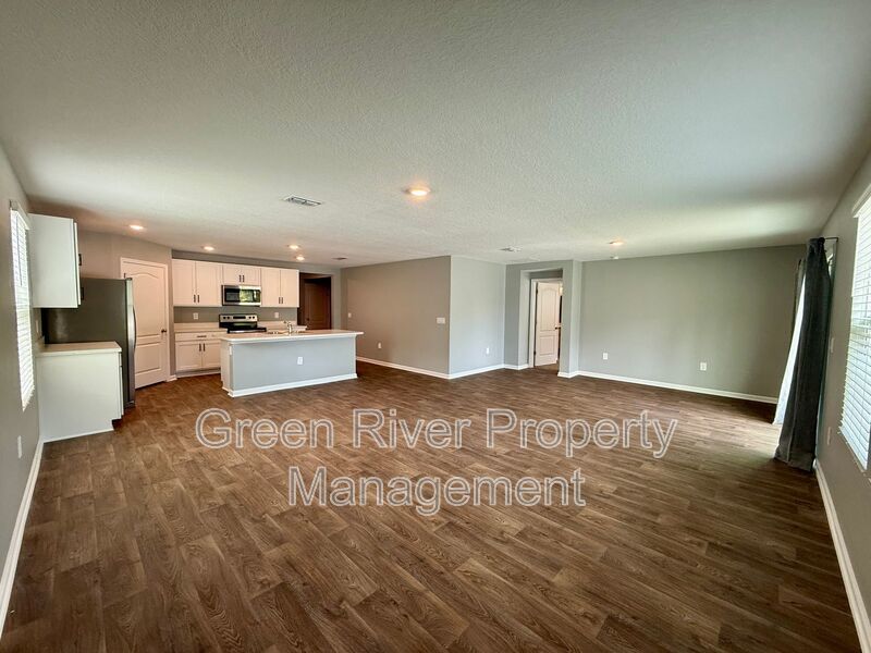 Spacious 4-Bedroom Home in Desirable Cross Creek Community property image