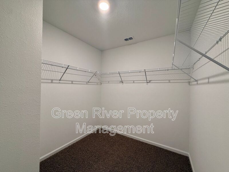 Spacious 4-Bedroom Home in Desirable Cross Creek Community property image
