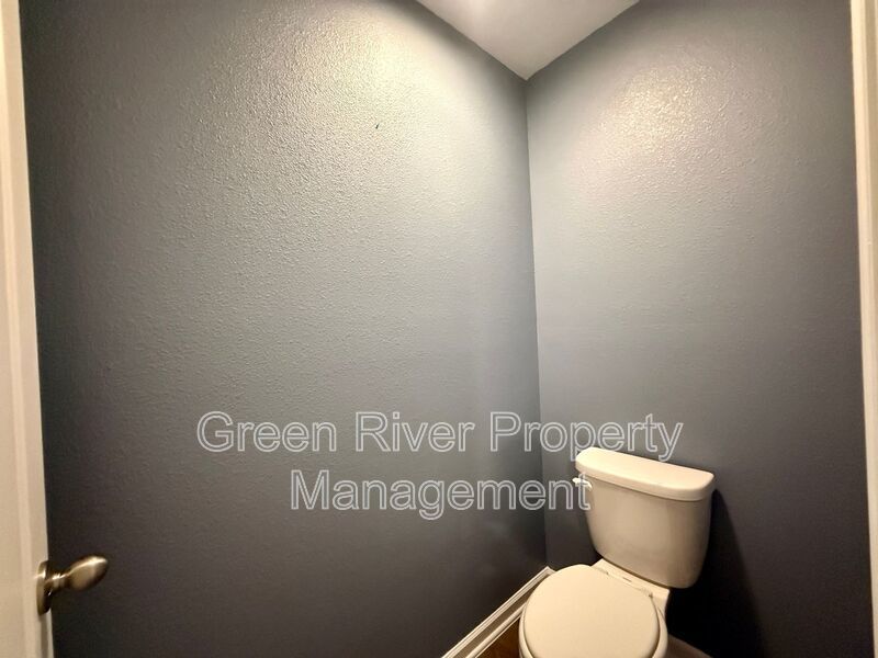 Spacious 4-Bedroom Home in Desirable Cross Creek Community property image