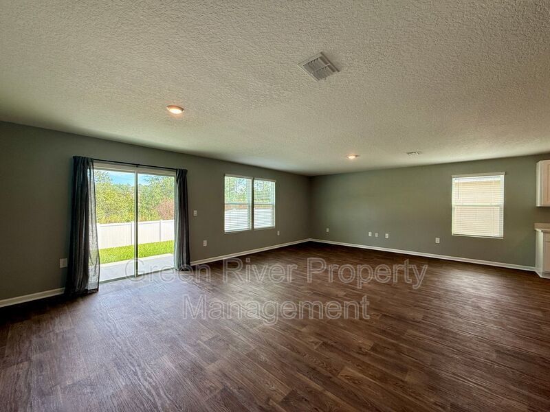 Spacious 4-Bedroom Home in Desirable Cross Creek Community property image