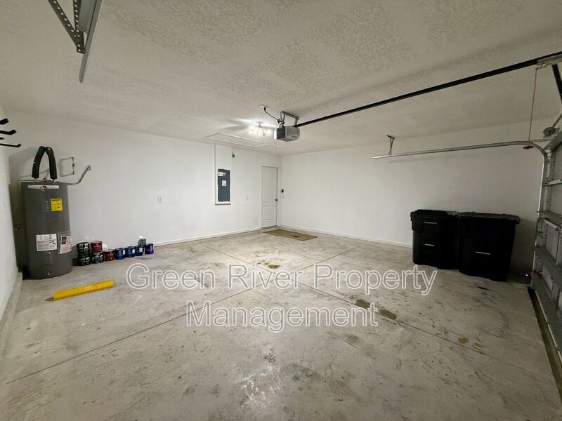 Spacious 4-Bedroom Home in Desirable Cross Creek Community property image